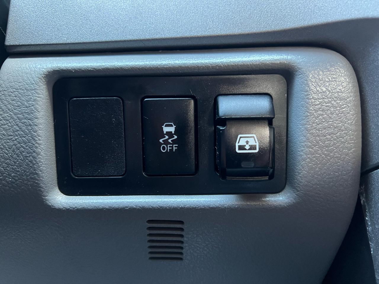 Toyota Tundra Tundra-Grade CrewMax 5.7L 4WD 2010