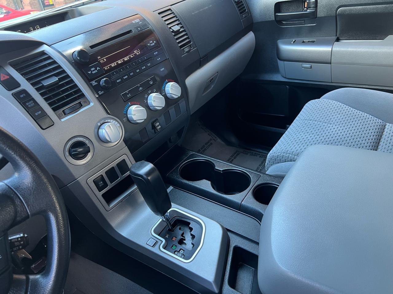 Toyota Tundra Tundra-Grade CrewMax 5.7L 4WD 2010