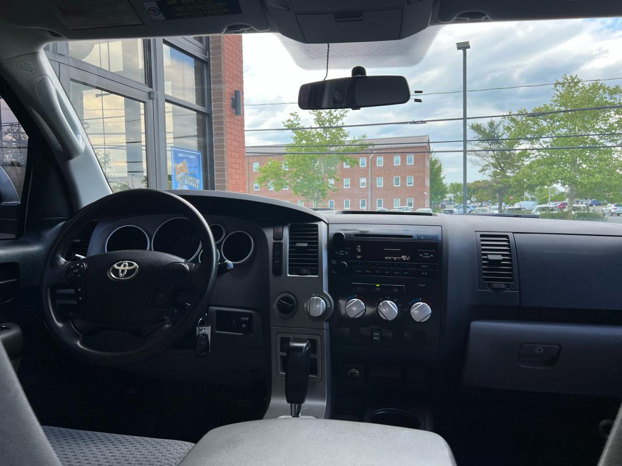 Toyota Tundra Tundra-Grade CrewMax 5.7L 4WD 2010