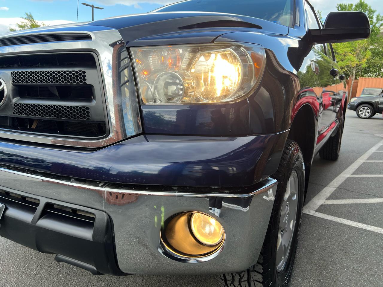 Toyota Tundra Tundra-Grade CrewMax 5.7L 4WD 2010