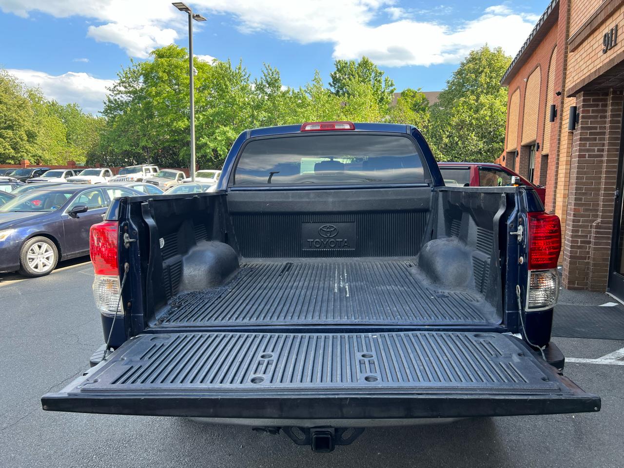 Toyota Tundra Tundra-Grade CrewMax 5.7L 4WD 2010