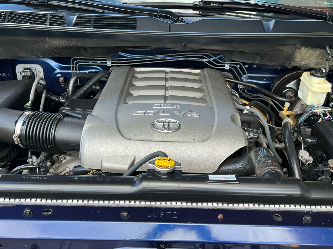Toyota Tundra Tundra-Grade CrewMax 5.7L 4WD 2010
