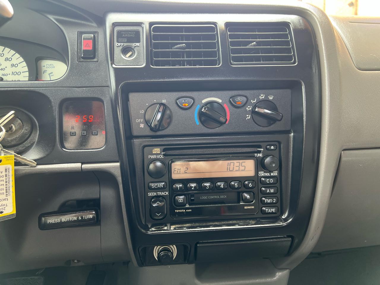 Toyota Tacoma Xtracab V6 4WD 2004