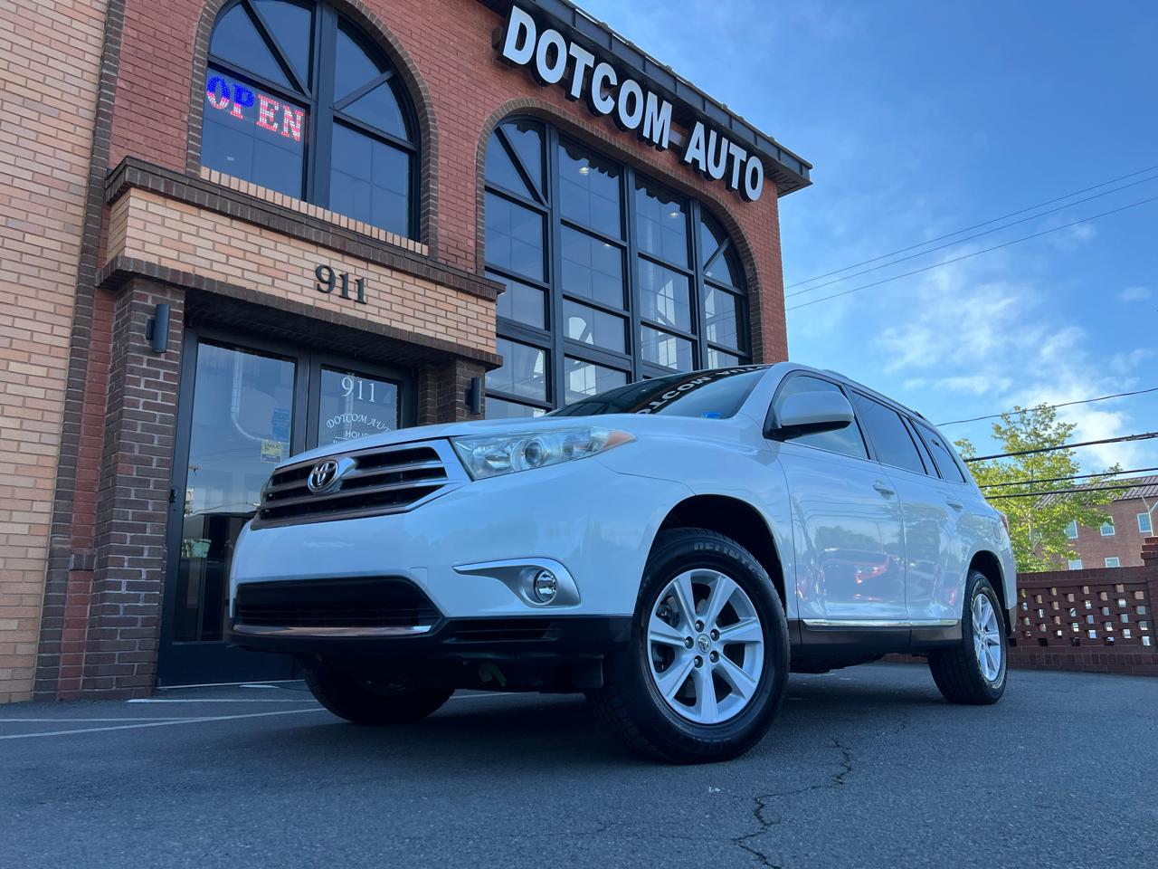 Toyota Highlander Base 4WD 2012