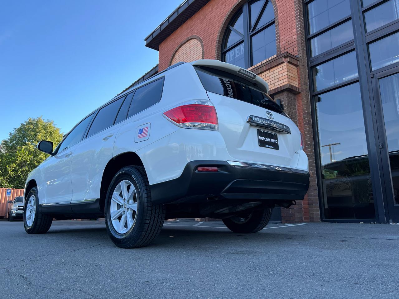 Toyota Highlander Base 4WD 2012