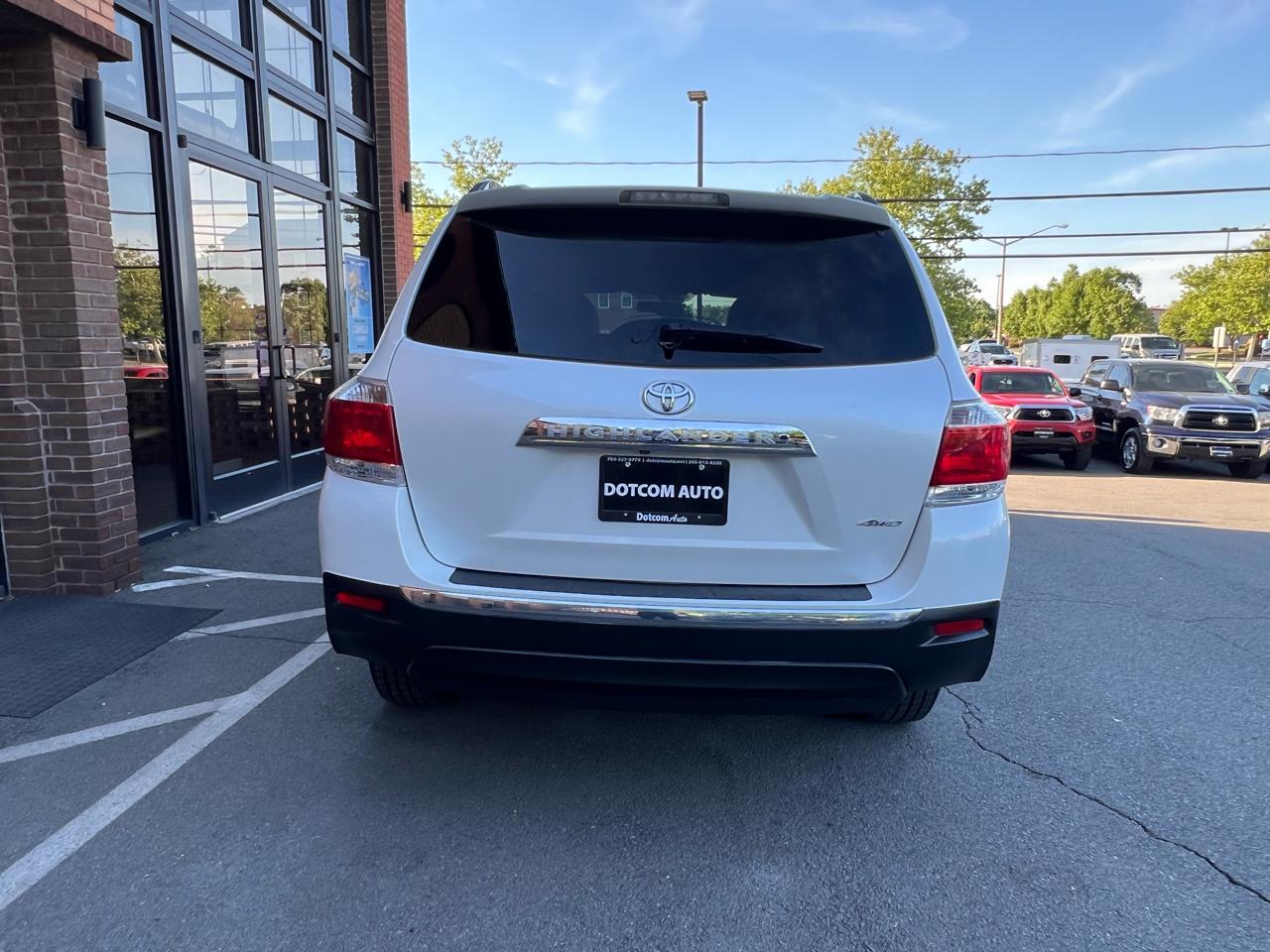 Toyota Highlander Base 4WD 2012