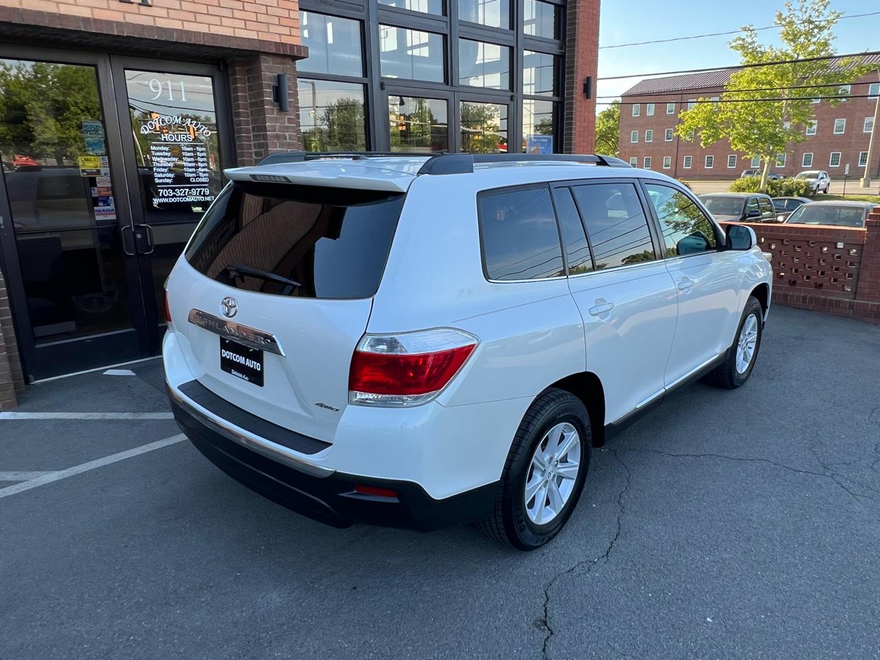 Toyota Highlander Base 4WD 2012