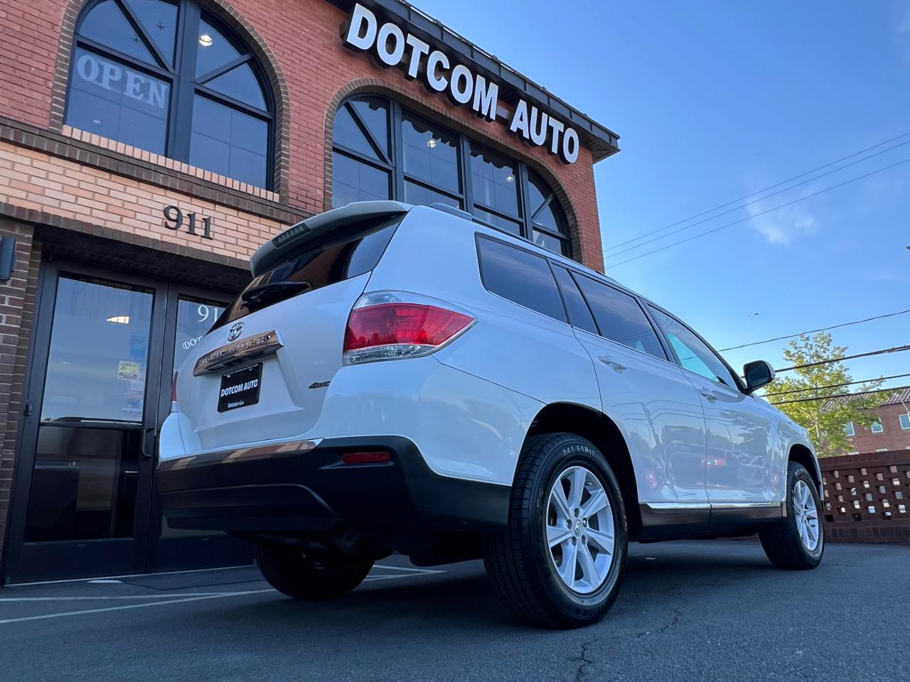 Toyota Highlander Base 4WD 2012