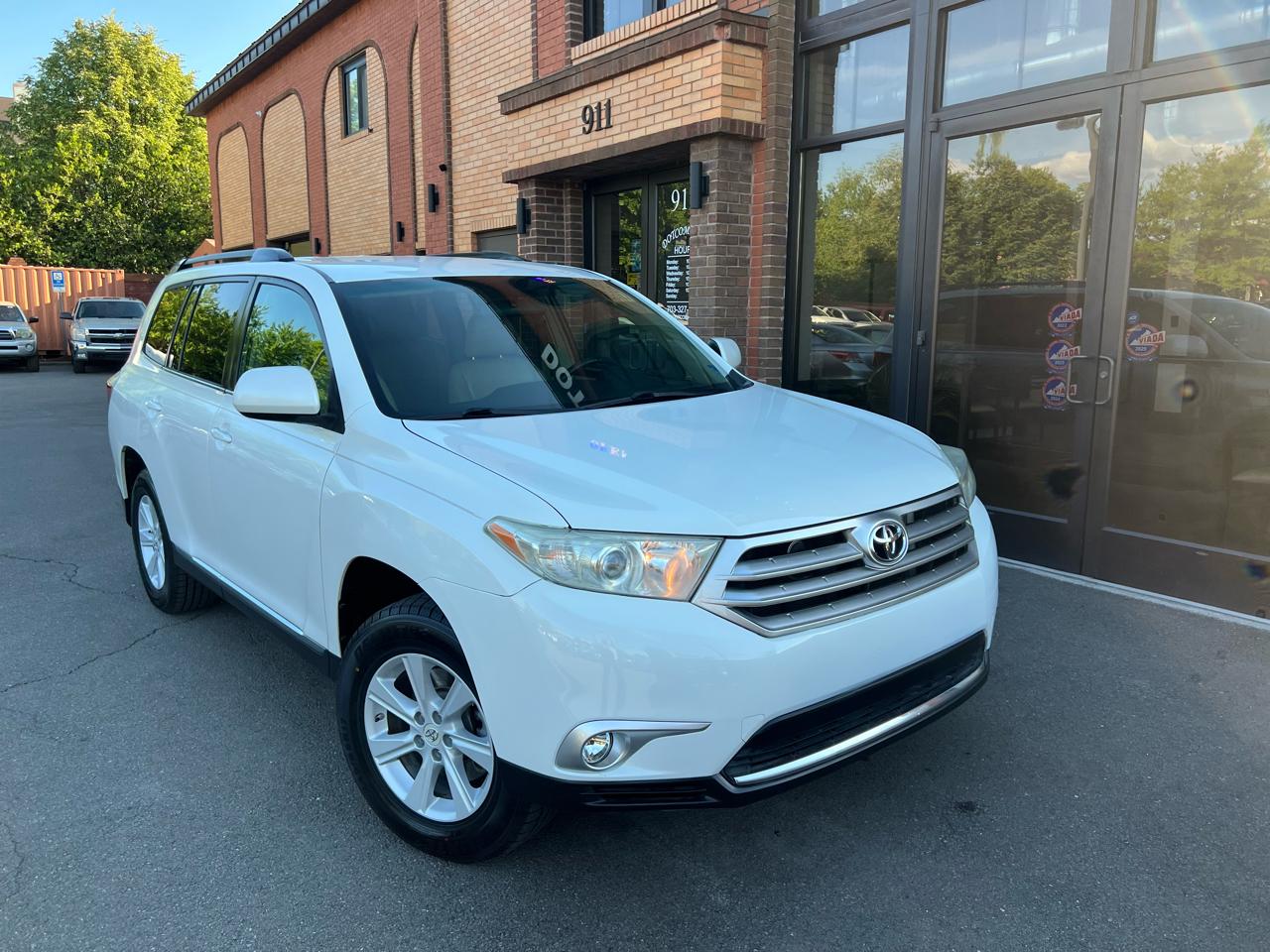 Toyota Highlander Base 4WD 2012