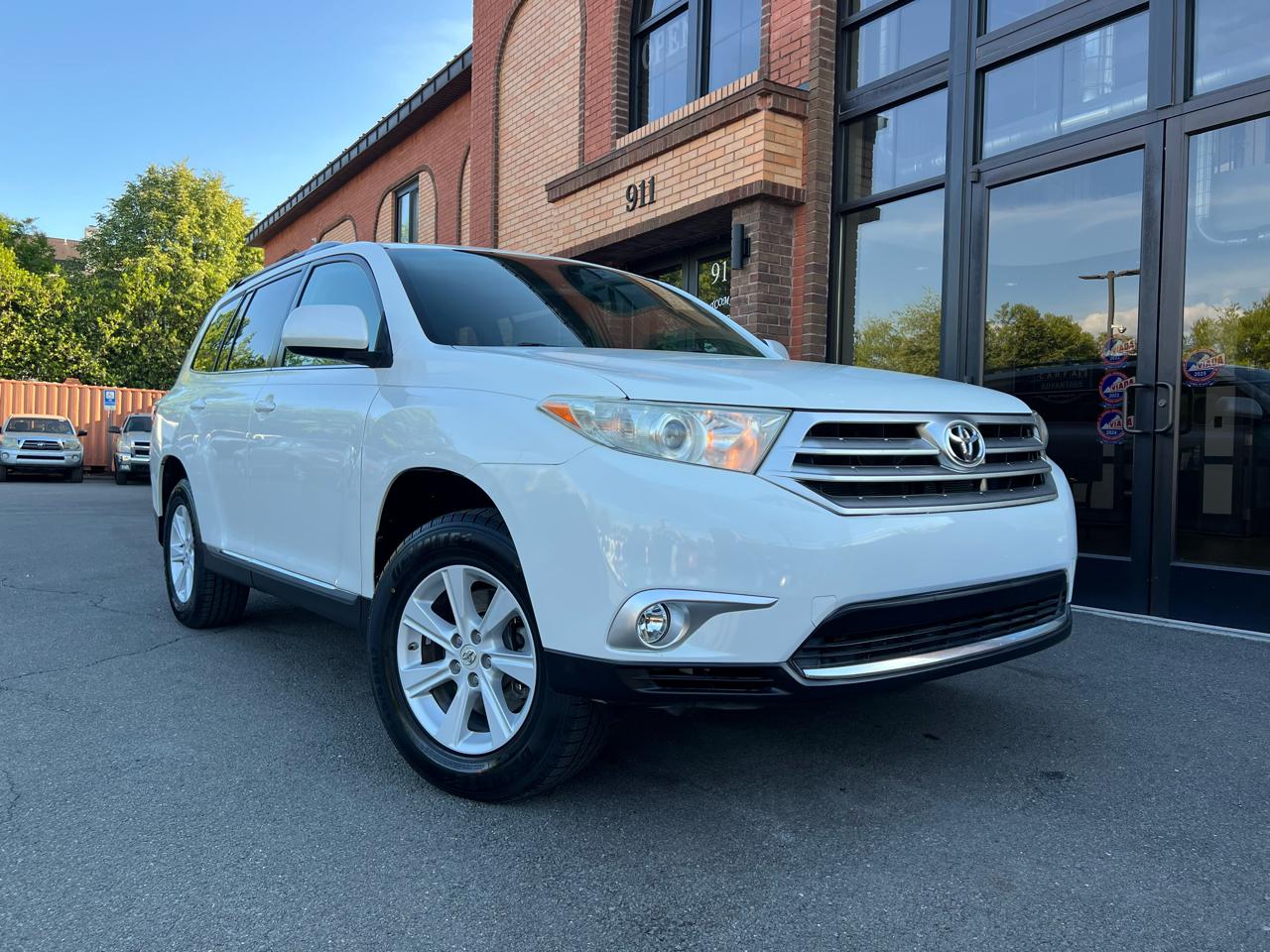 Toyota Highlander Base 4WD 2012