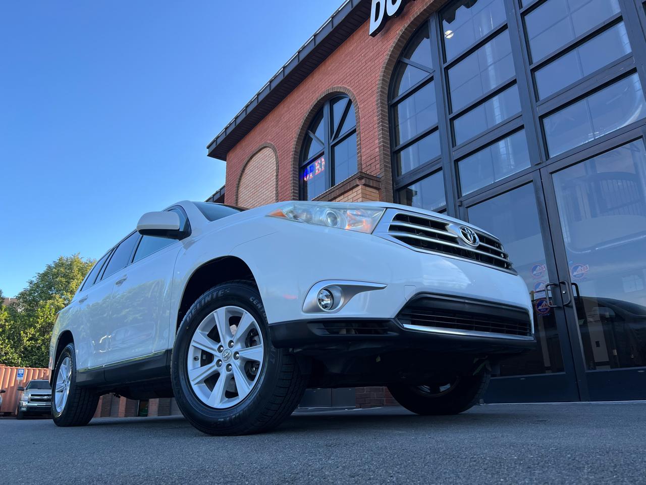 Toyota Highlander Base 4WD 2012