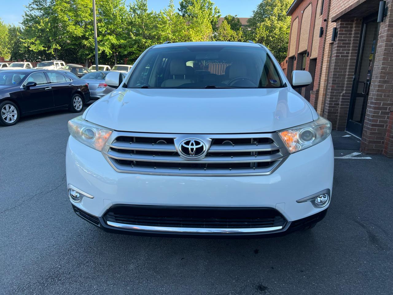 Toyota Highlander Base 4WD 2012