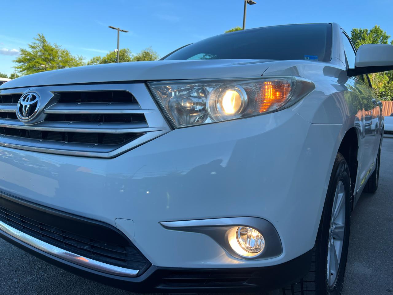 Toyota Highlander Base 4WD 2012