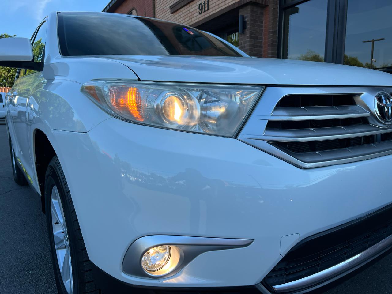 Toyota Highlander Base 4WD 2012