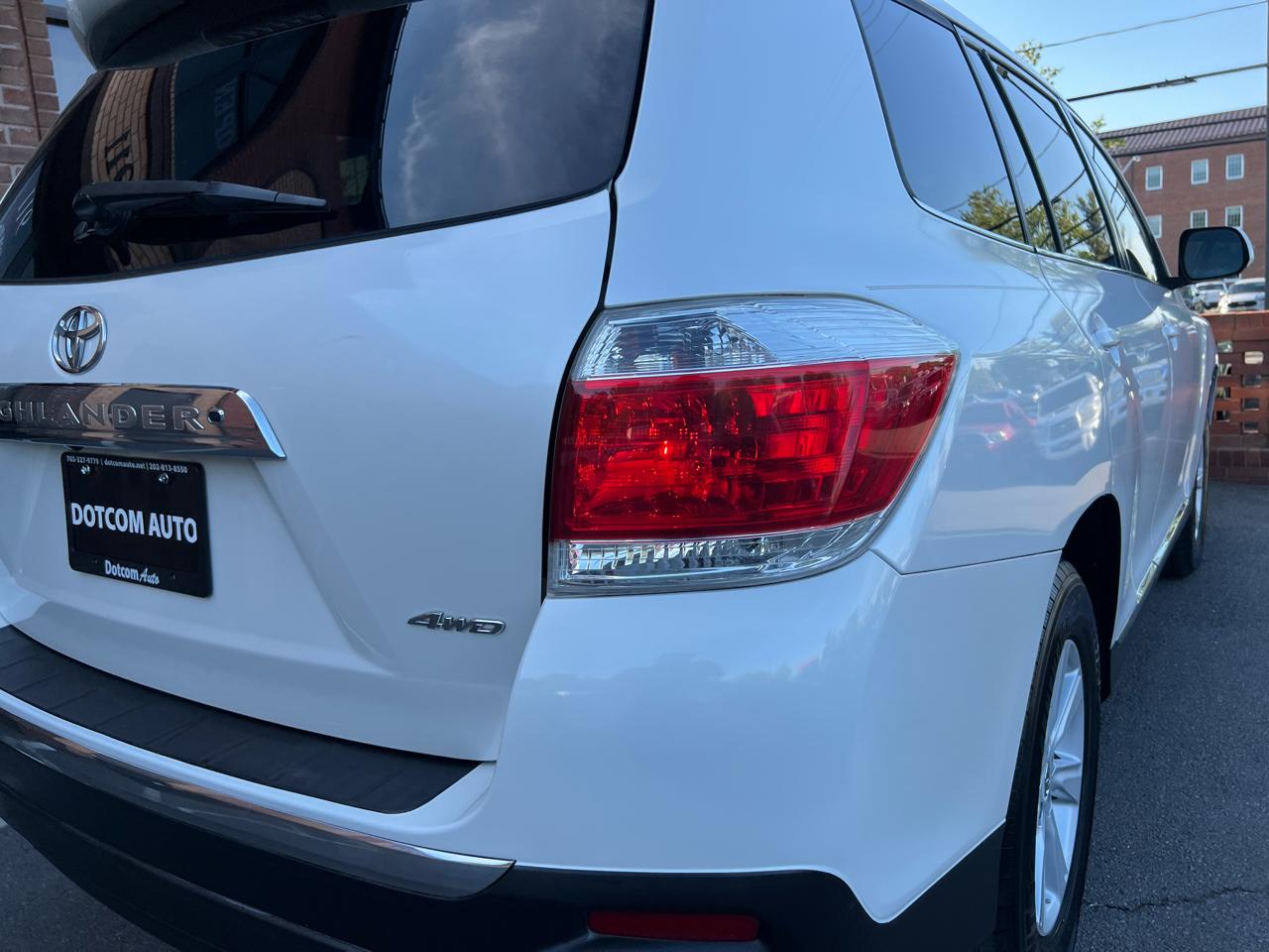 Toyota Highlander Base 4WD 2012