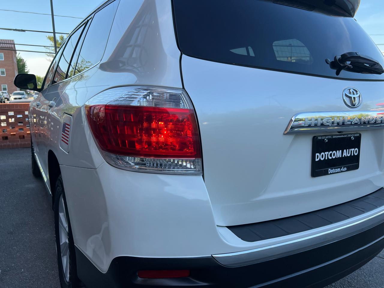 Toyota Highlander Base 4WD 2012