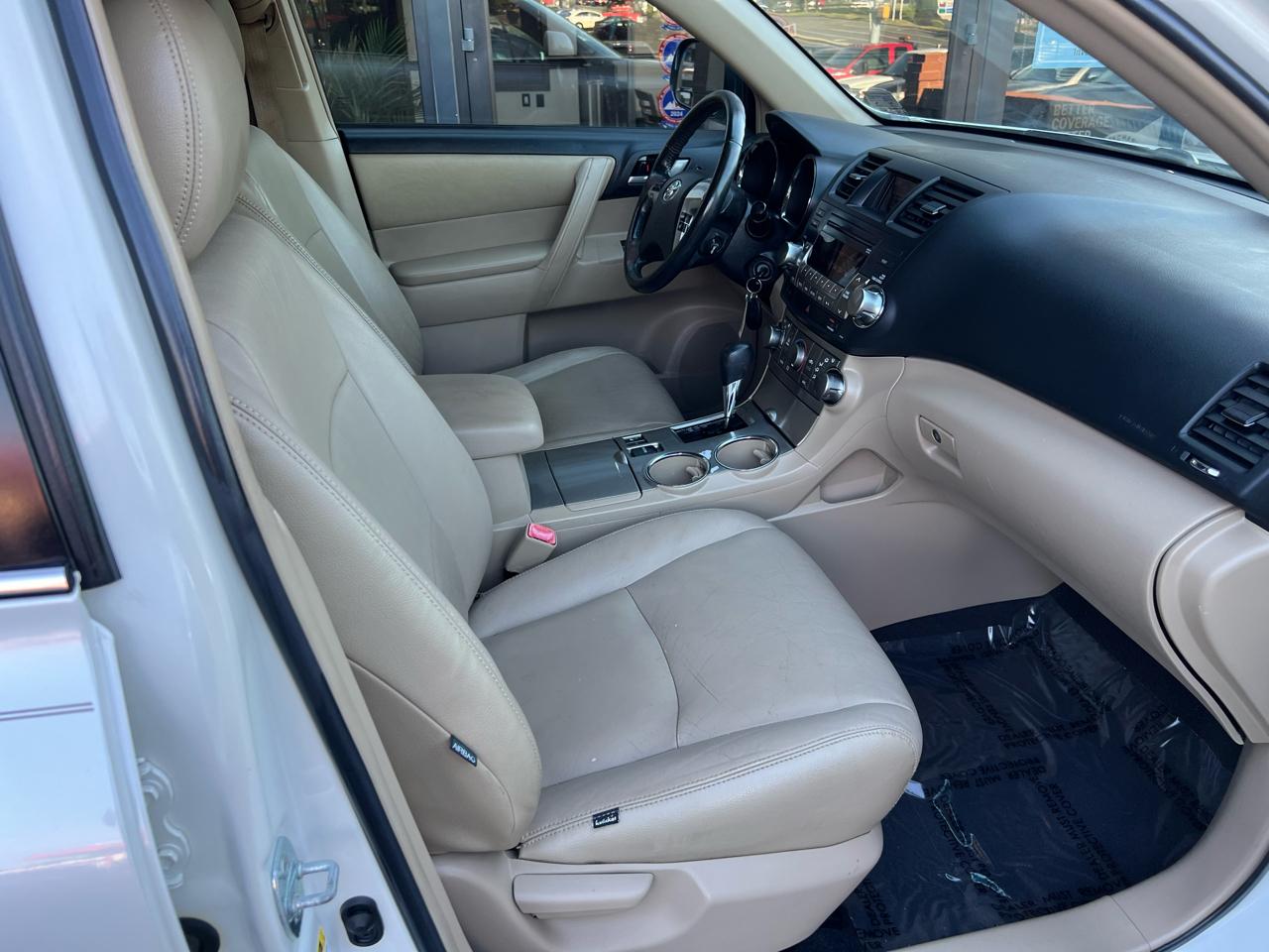 Toyota Highlander Base 4WD 2012