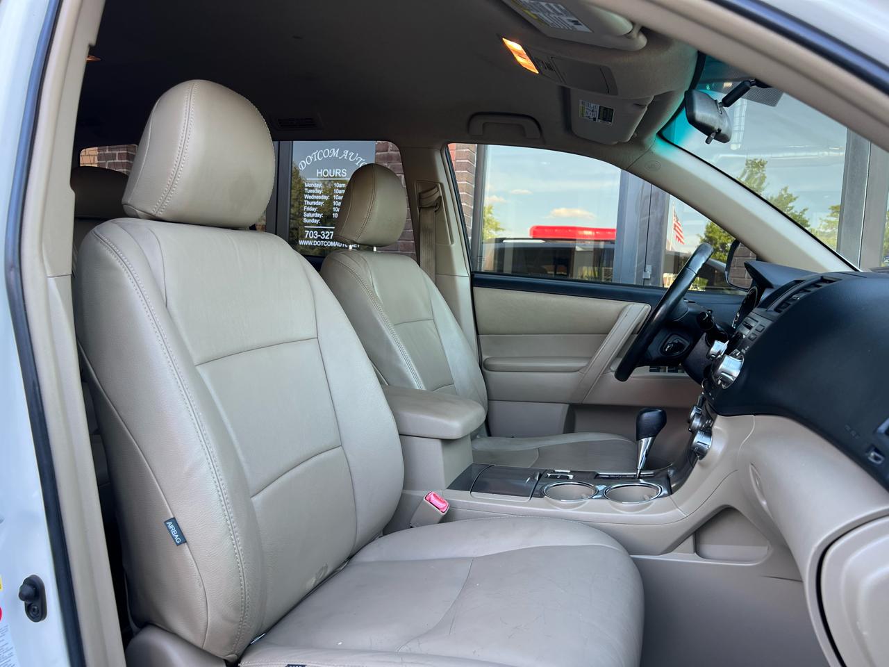 Toyota Highlander Base 4WD 2012