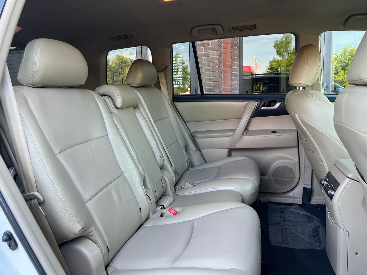 Toyota Highlander Base 4WD 2012