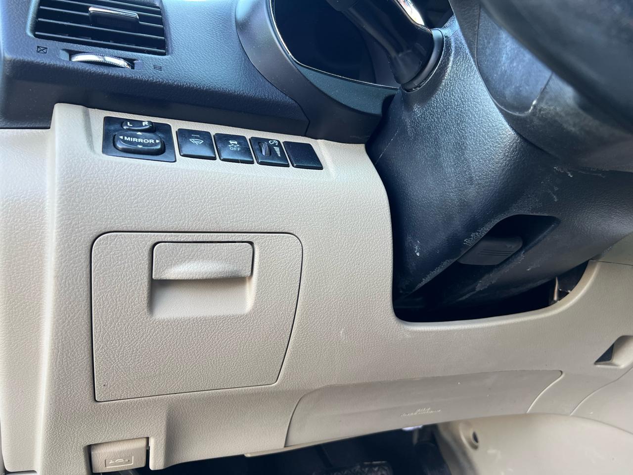 Toyota Highlander Base 4WD 2012