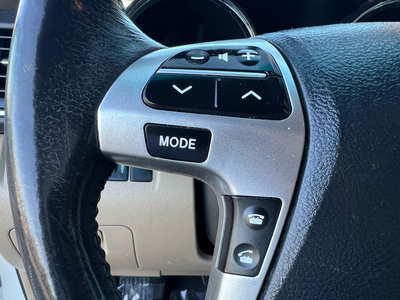 Toyota Highlander Base 4WD 2012