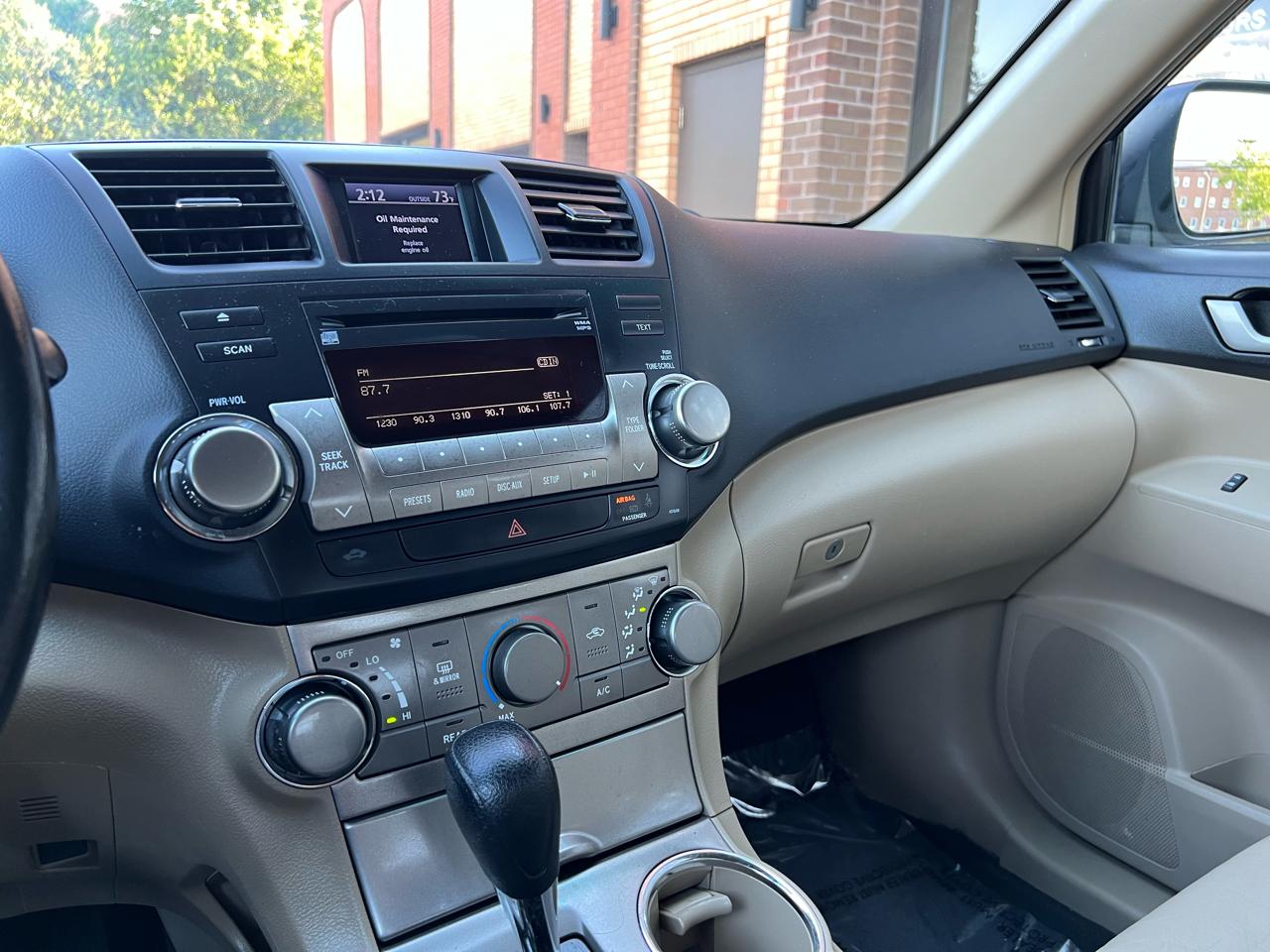 Toyota Highlander Base 4WD 2012