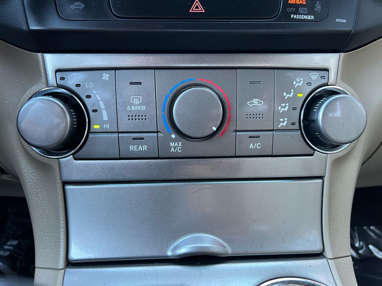 Toyota Highlander Base 4WD 2012