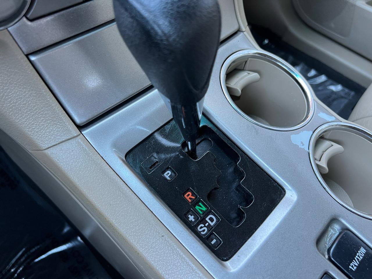 Toyota Highlander Base 4WD 2012