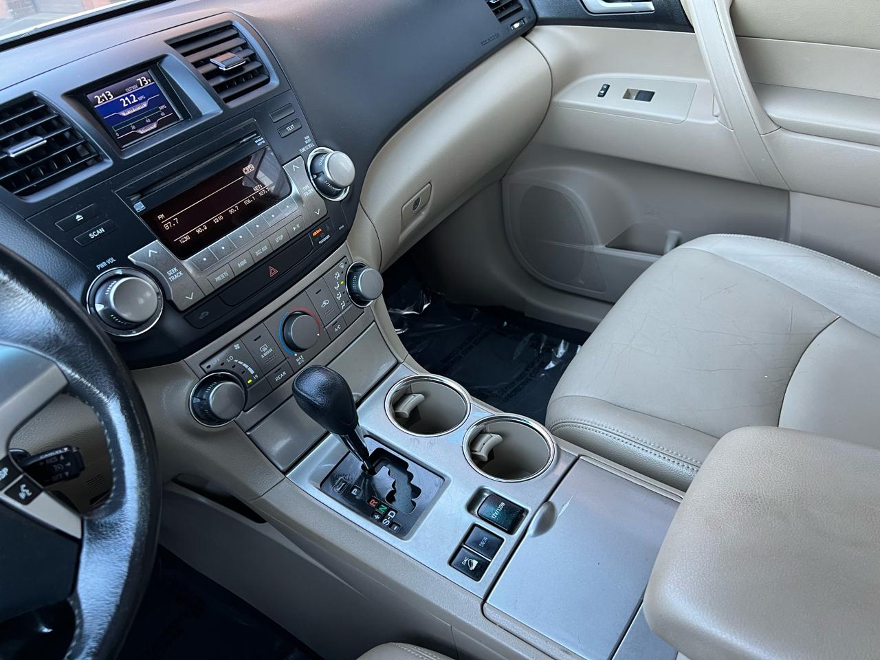 Toyota Highlander Base 4WD 2012
