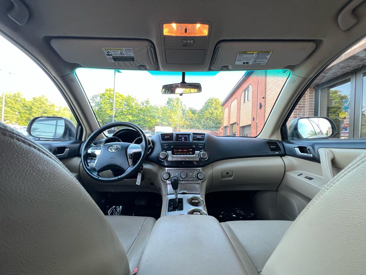 Toyota Highlander Base 4WD 2012