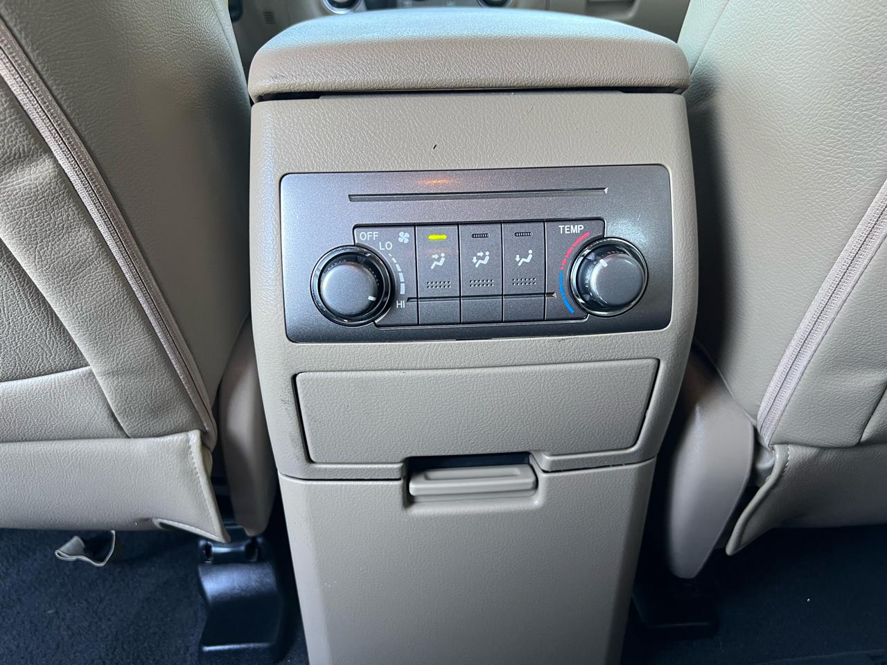 Toyota Highlander Base 4WD 2012