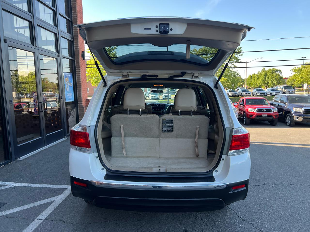 Toyota Highlander Base 4WD 2012
