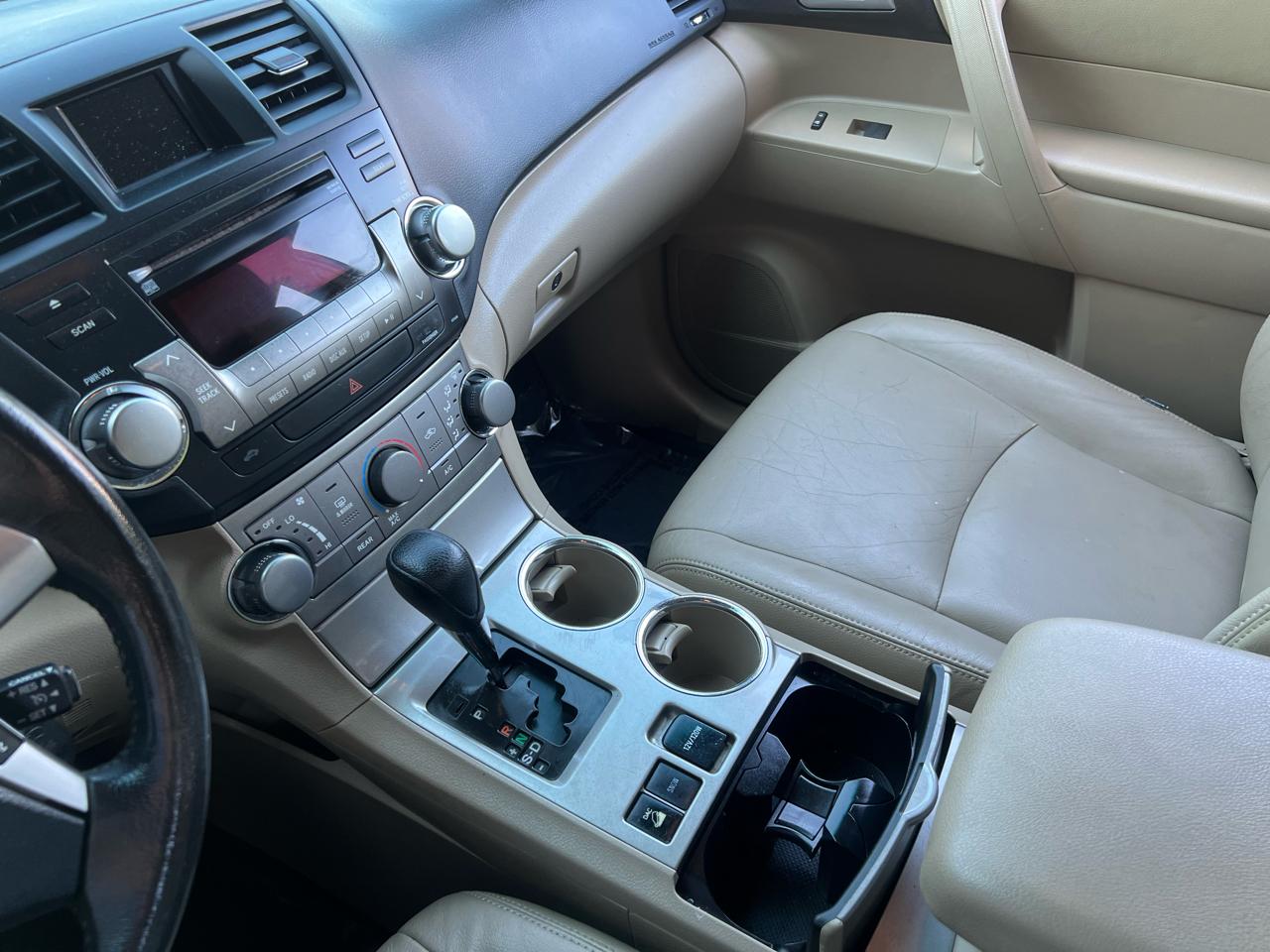 Toyota Highlander Base 4WD 2012