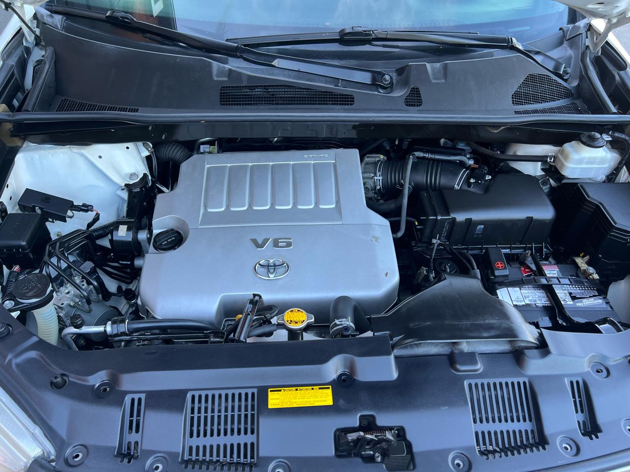 Toyota Highlander Base 4WD 2012