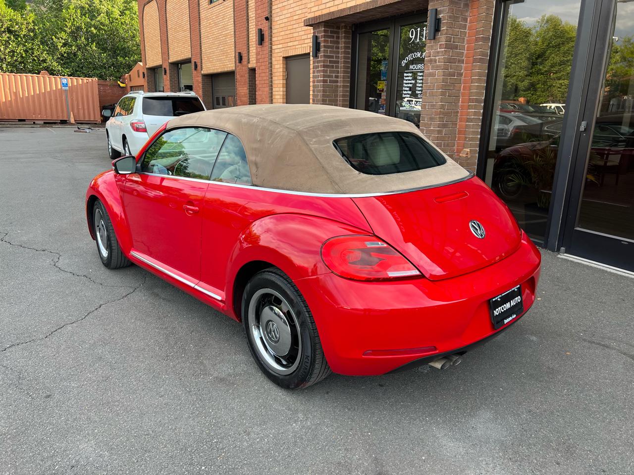 Volkswagen Beetle 2.5L Convertible 2013