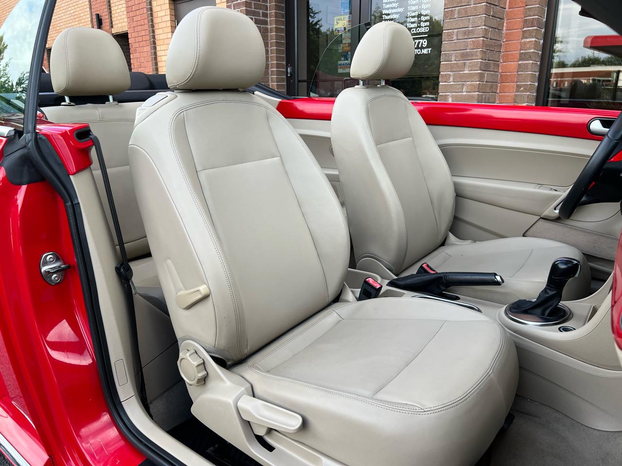 Volkswagen Beetle 2.5L Convertible 2013