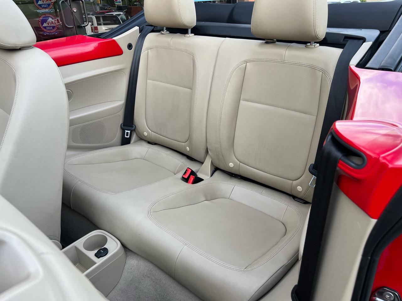 Volkswagen Beetle 2.5L Convertible 2013