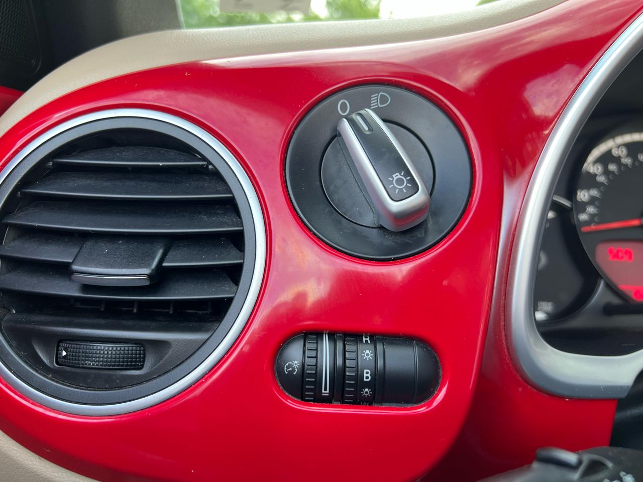 Volkswagen Beetle 2.5L Convertible 2013