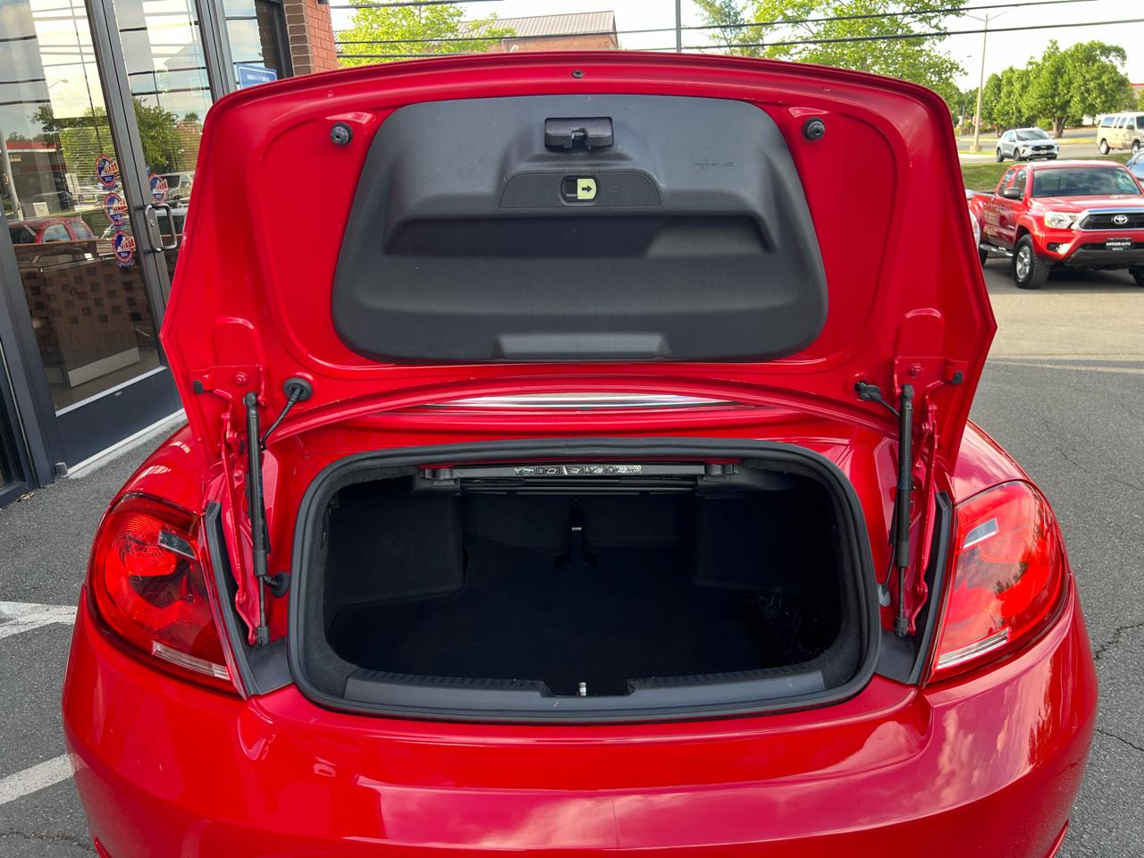 Volkswagen Beetle 2.5L Convertible 2013