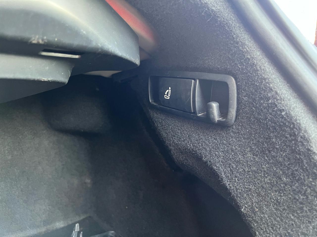 Volkswagen Beetle 2.5L Convertible 2013