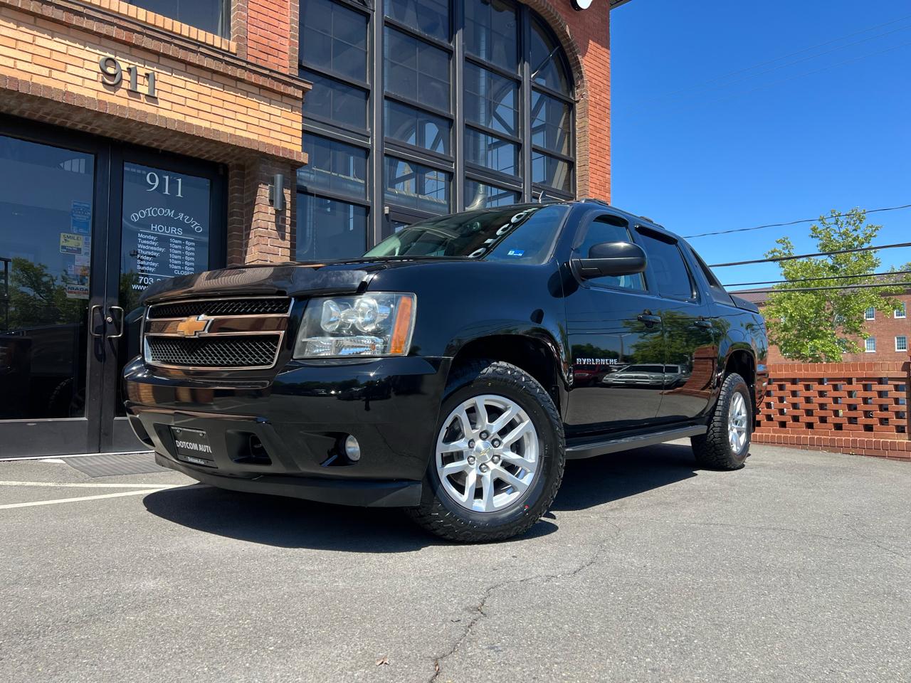 Chevrolet Avalanche LT 4WD 2011