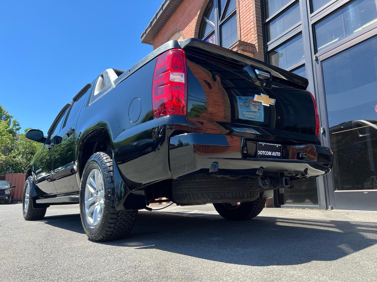 Chevrolet Avalanche LT 4WD 2011