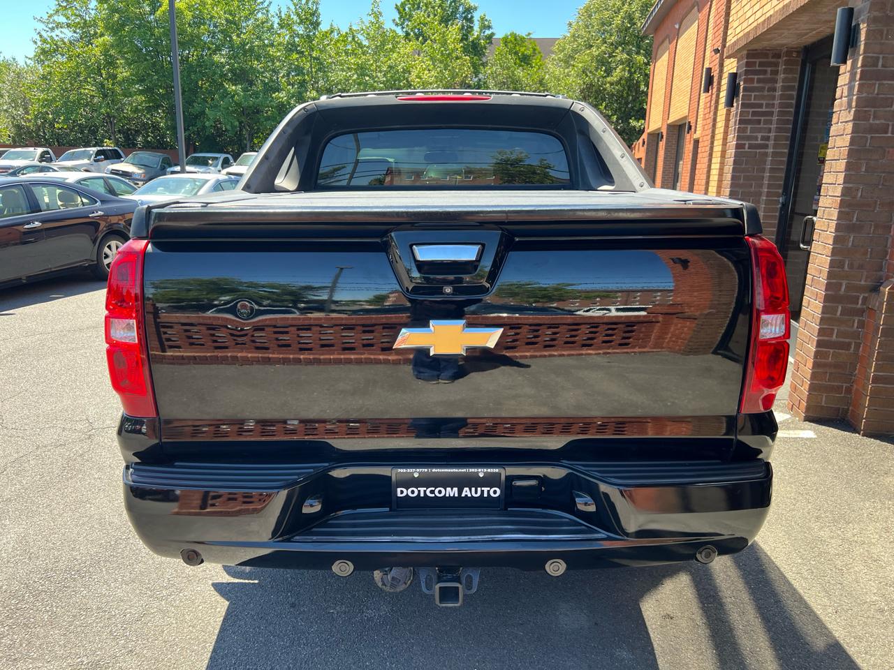 Chevrolet Avalanche LT 4WD 2011