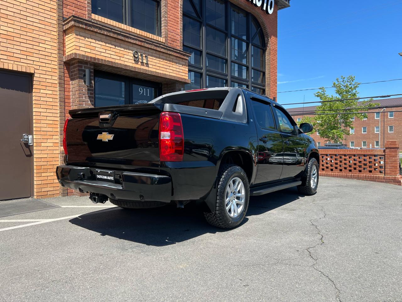 Chevrolet Avalanche LT 4WD 2011