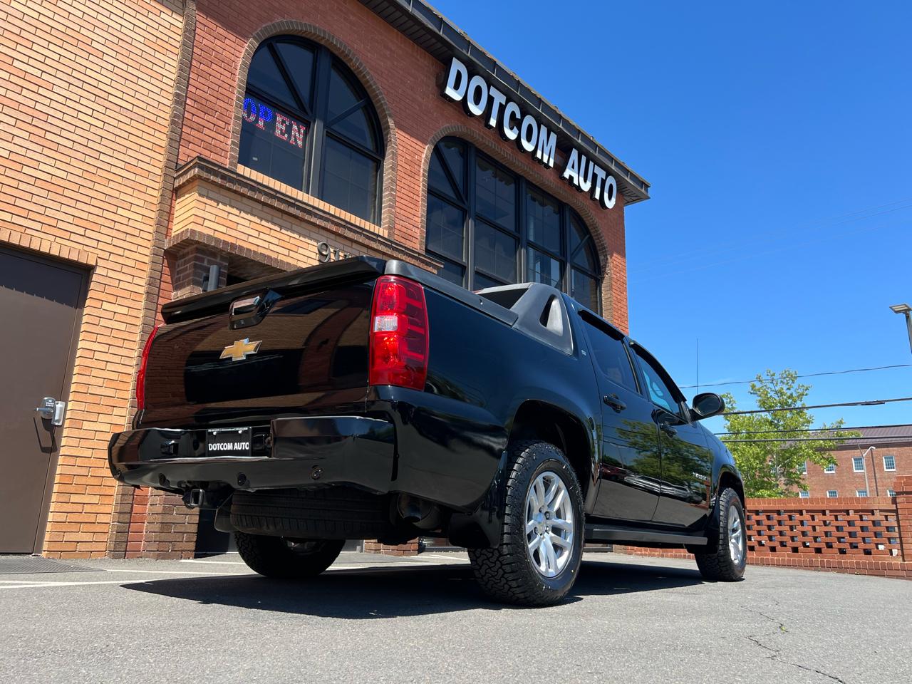 Chevrolet Avalanche LT 4WD 2011