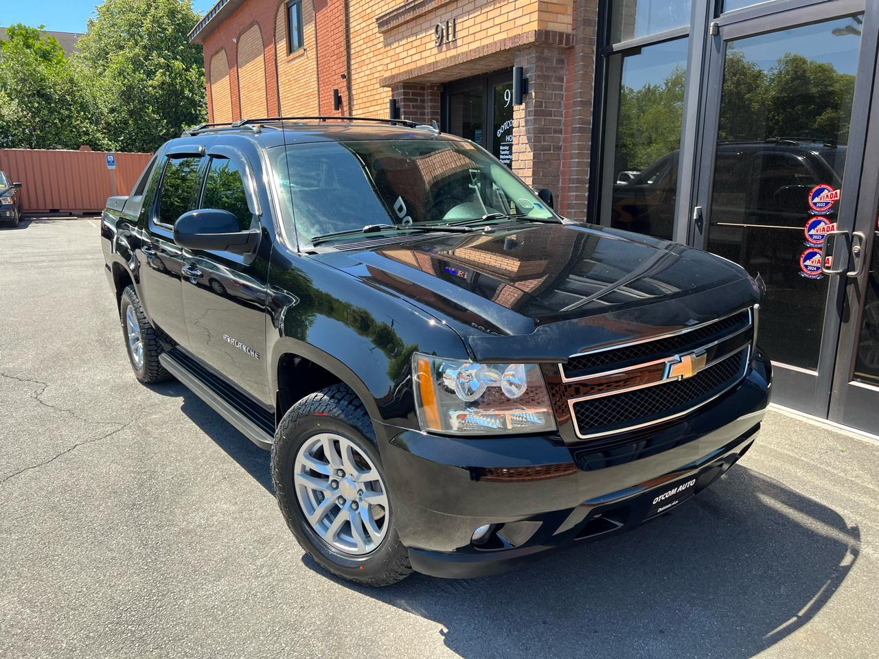 Chevrolet Avalanche LT 4WD 2011