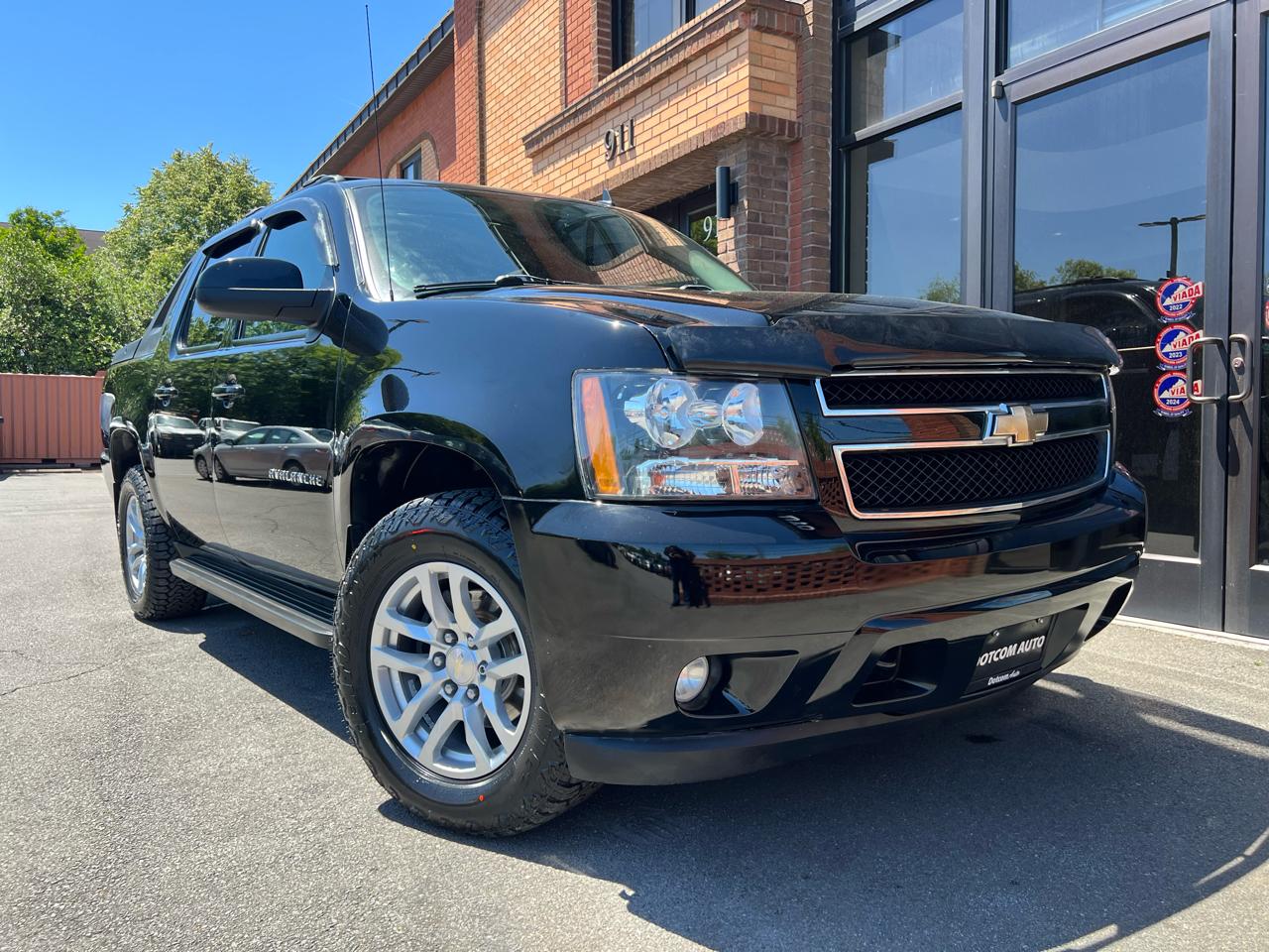 Chevrolet Avalanche LT 4WD 2011