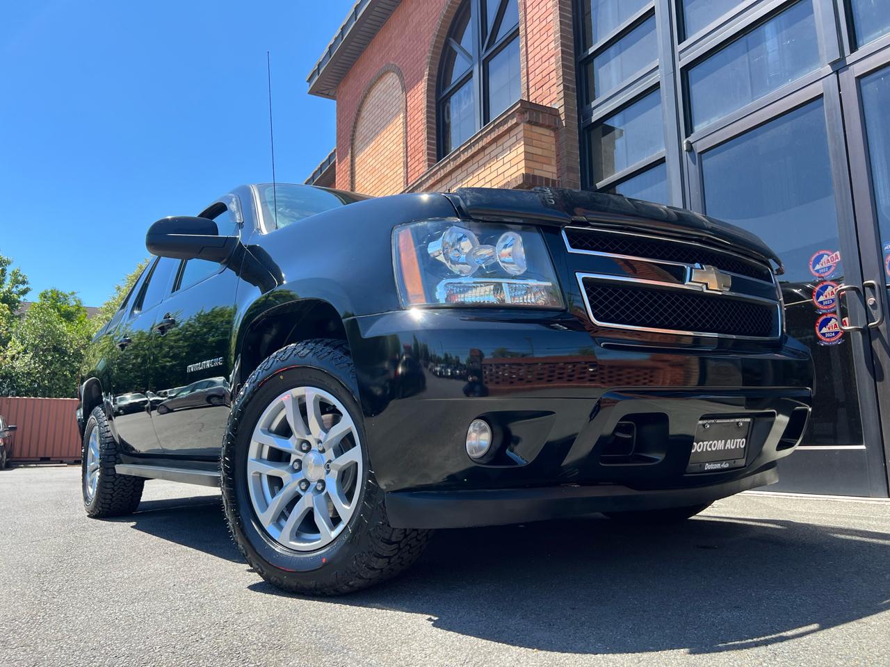 Chevrolet Avalanche LT 4WD 2011