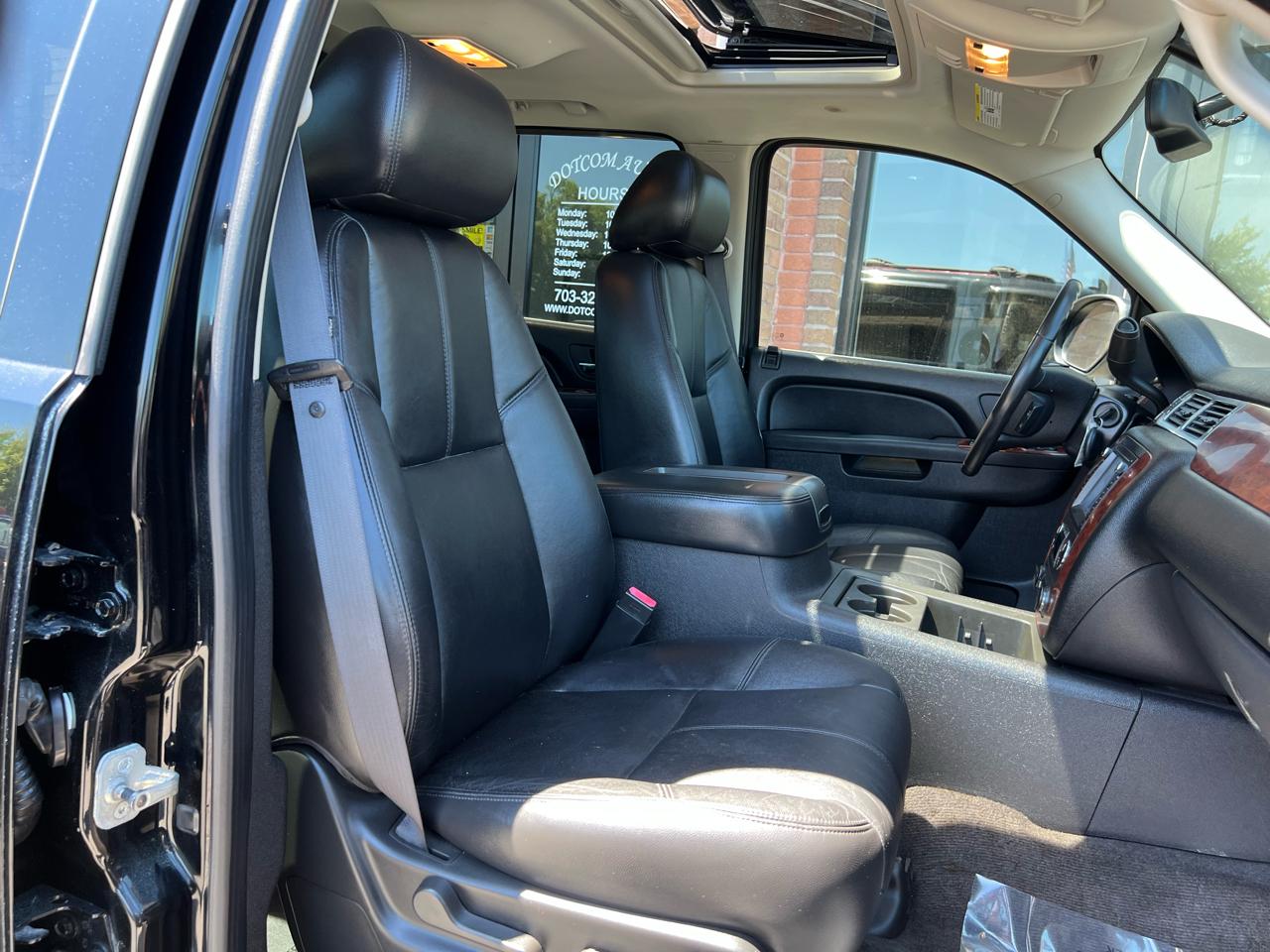 Chevrolet Avalanche LT 4WD 2011