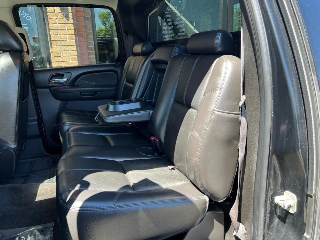 Chevrolet Avalanche LT 4WD 2011